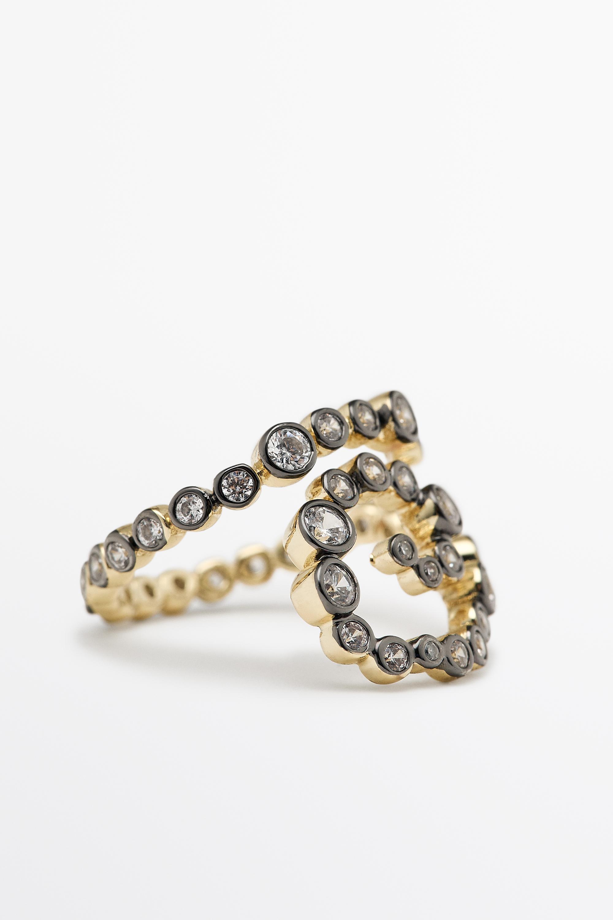 Spiral ring with rhinestones